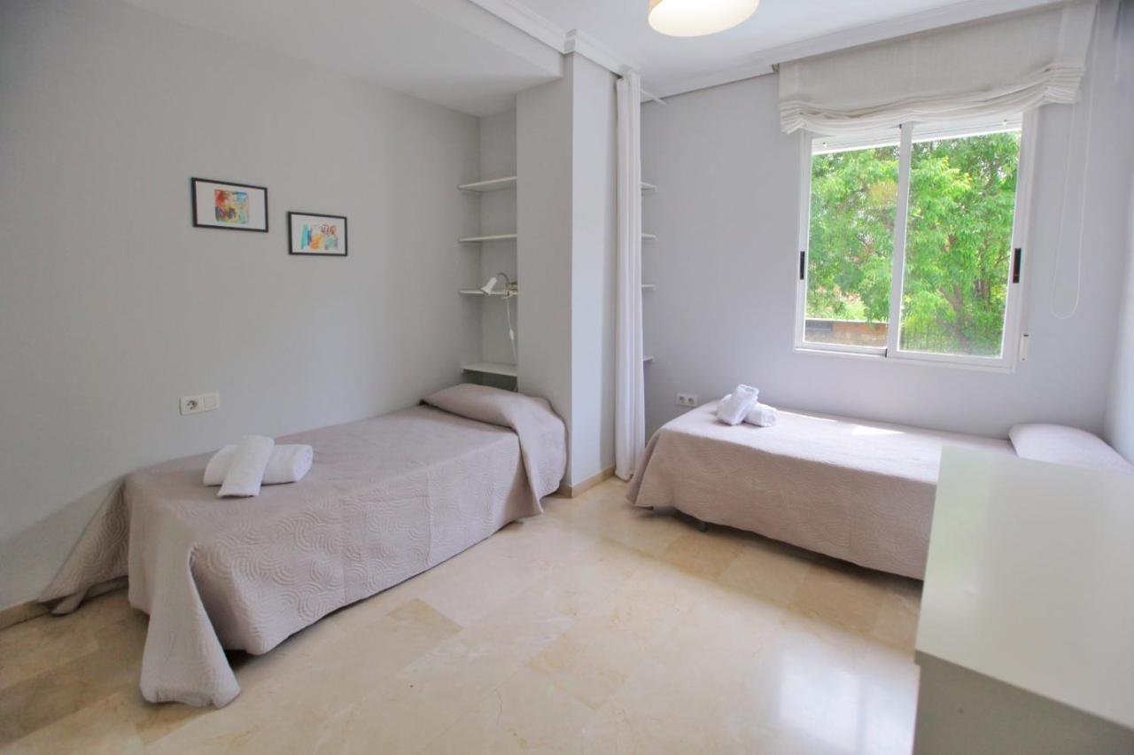 Albeniz Apartment กอร์โดบา ภายนอก รูปภาพ